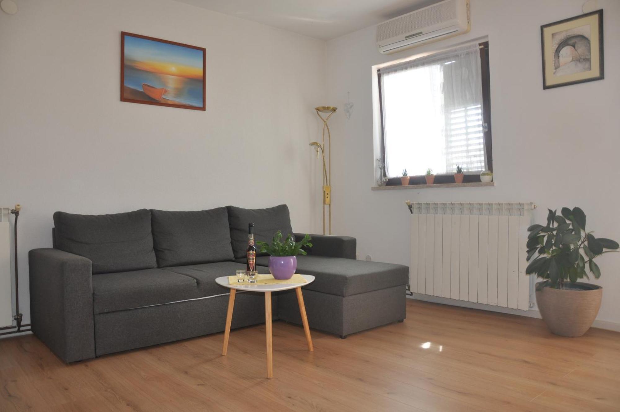 Apartma Mirna
